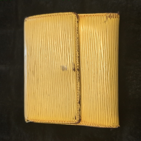 LV EPI DOUBLE SNAP WALLET - Picture 2 of 13